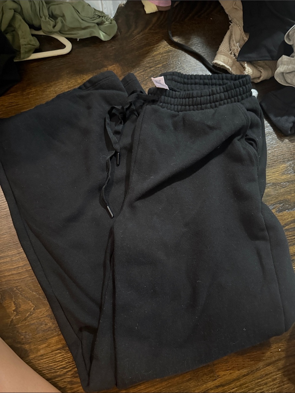 VS women’s Black Sweatpants with Drawstring